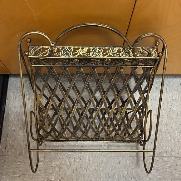MCM Vintage Gold Metal Floral Magazine Rack - Picture 3 of 3